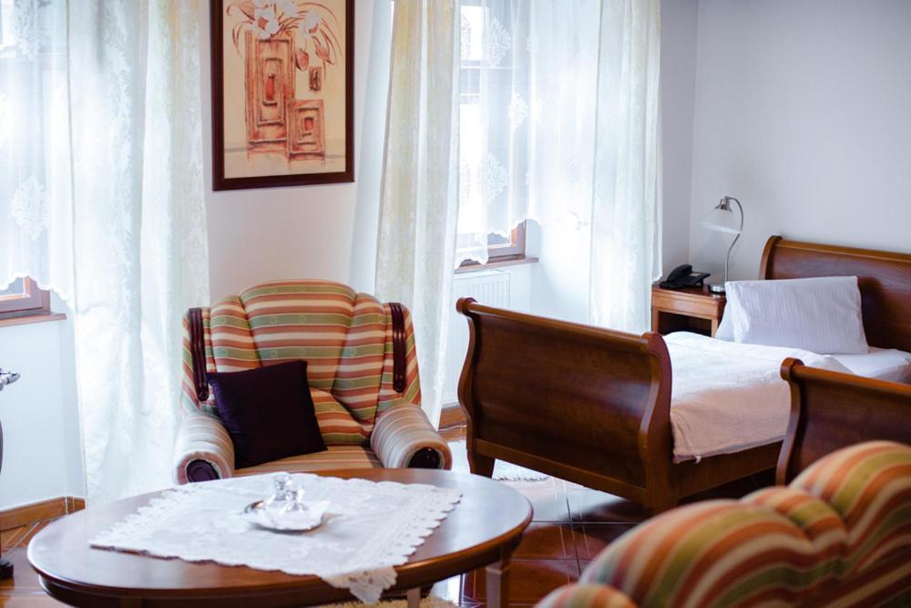 Hotel Krivan Kysucke Nove Mesto المظهر الخارجي الصورة
